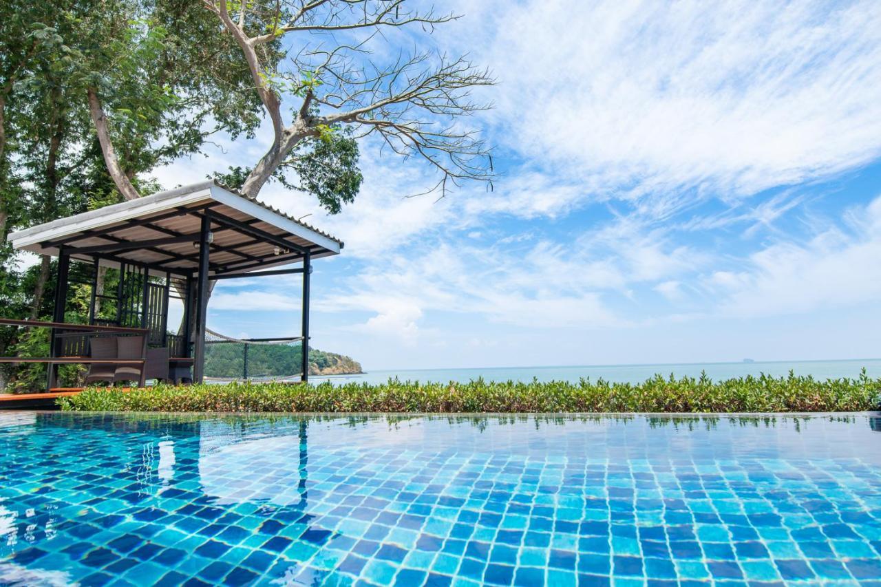 Koh Sirey Beachfront Pool Villa Phuket Exteriér fotografie