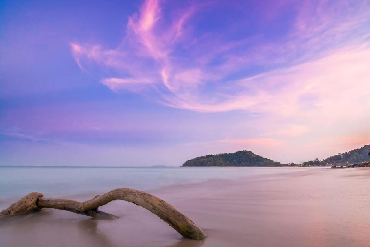 Koh Sirey Beachfront Pool Villa Phuket Exteriér fotografie