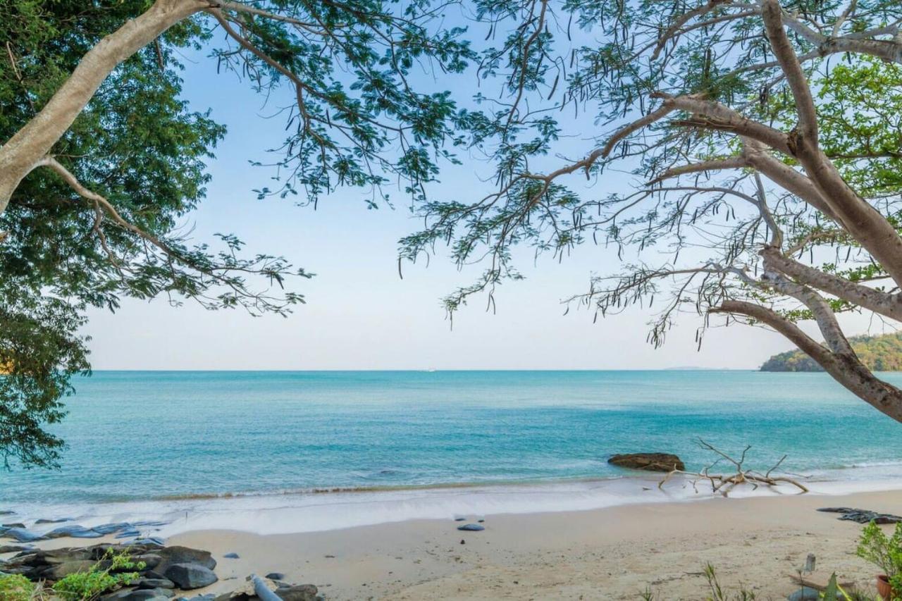 Koh Sirey Beachfront Pool Villa Phuket Exteriér fotografie