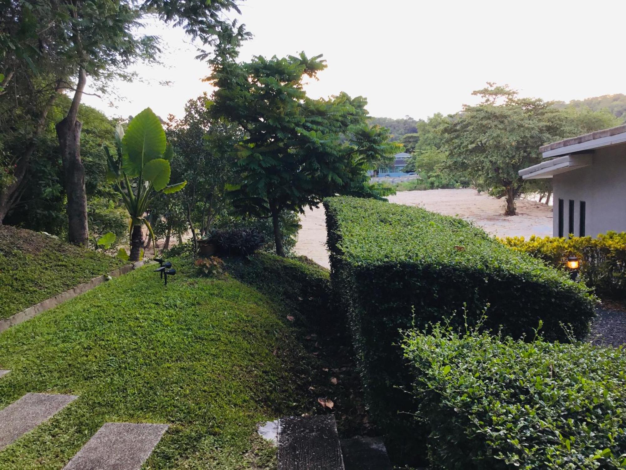 Koh Sirey Beachfront Pool Villa Phuket Exteriér fotografie